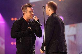Bandmates Robbie Williams and Gary Barlow sang their new single, Shame