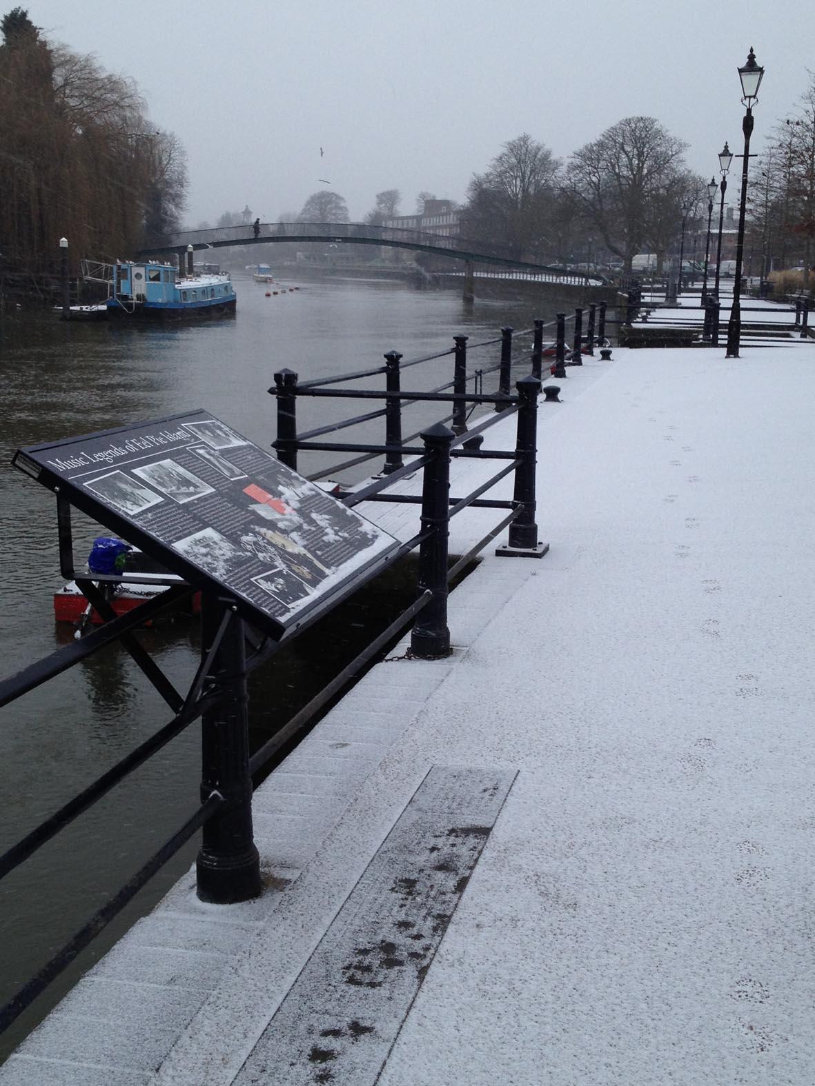 Snow on Twickenham riverside, 9am, Friday, Jan 18