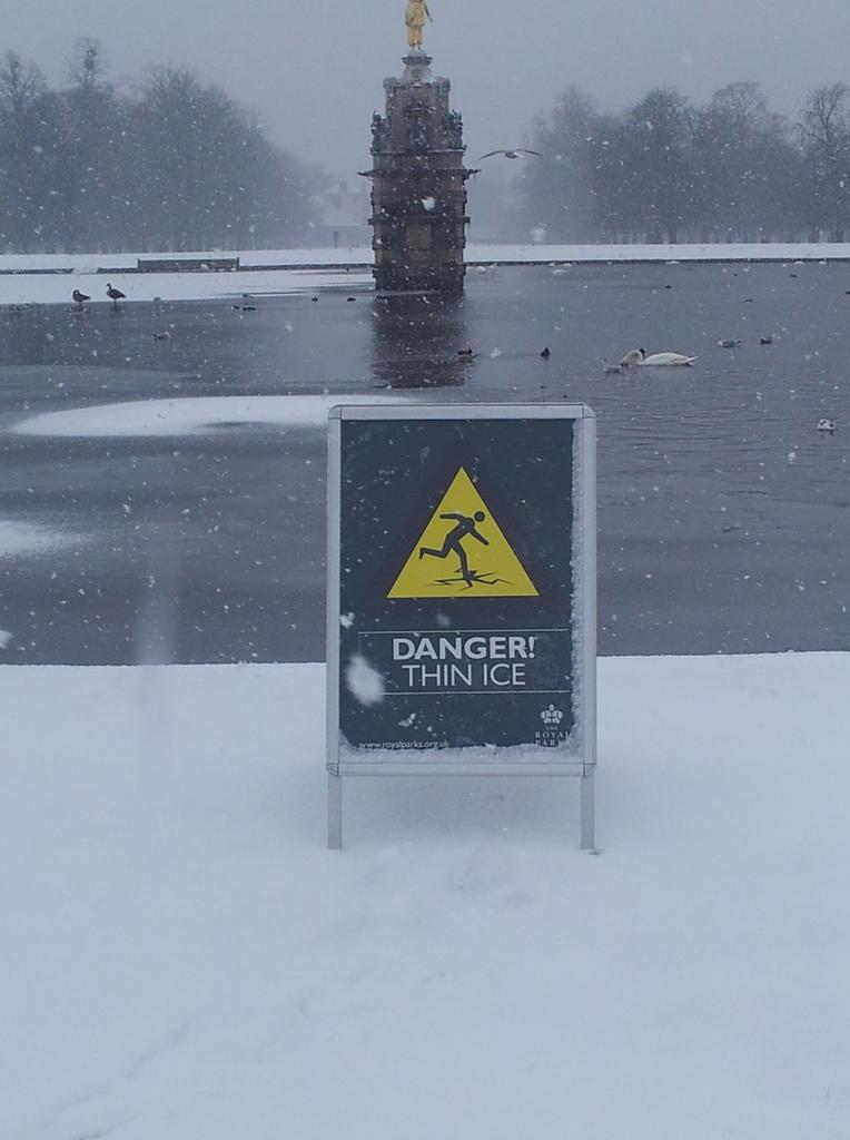 Ice warning in Bushy Park
