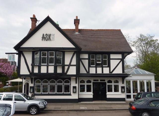 The Kings Arms at 85 Kew Green was used for more than just drinking. As a hotel an inquest into an 1889 fatal river accident was held there by the mid-Surrey coroner