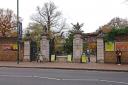 Views around Richmond - Entrance to Kew Royal Botanical Gardens