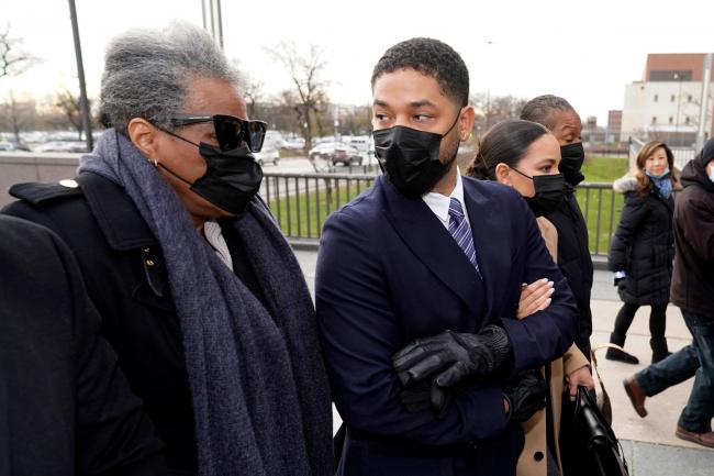 Actor Jussie Smollett looks back at his mother as they arrive with other family members to court