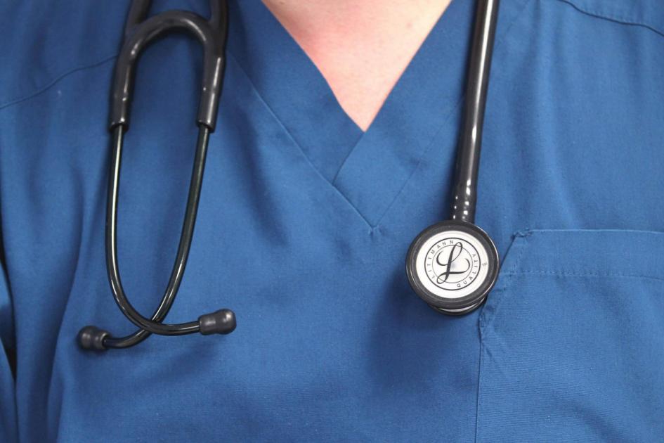 Ralentissement du nombre de médecins européens travaillant dans le NHS après le Brexit, selon un groupe de réflexion