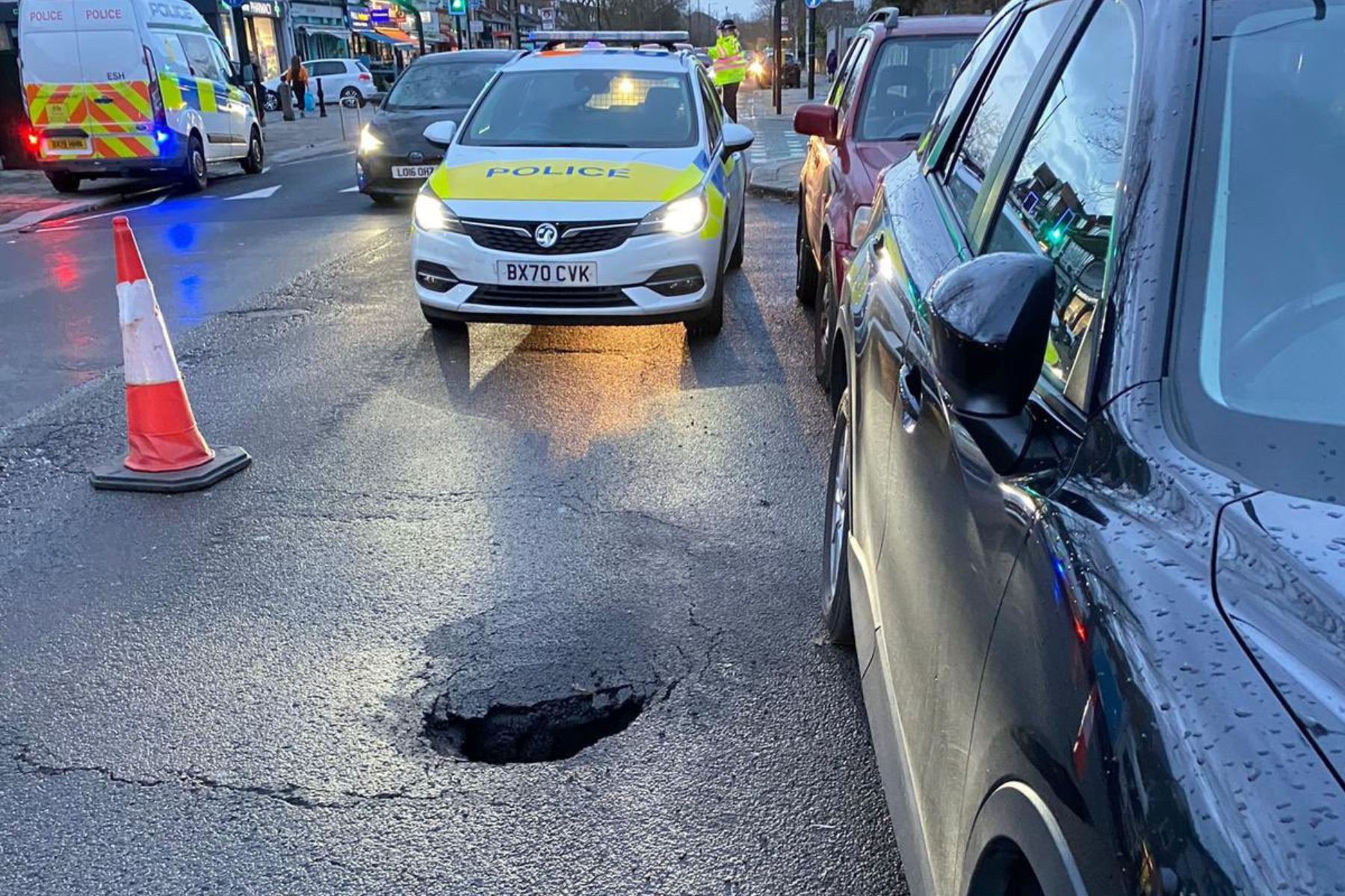 Teddington: Kingston Road sinkhole causing disruption | Richmond and Twickenham Times - Vimarsana News