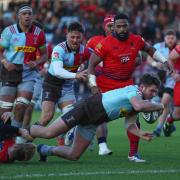 Harry Sloan of Harlequins scores a try during the Anglo-Welsh Cup round two match between Harlequins and Worcester Warriors at Twickenham Stoop (Photo by Steve Bardens/Getty Images for Harlequins)